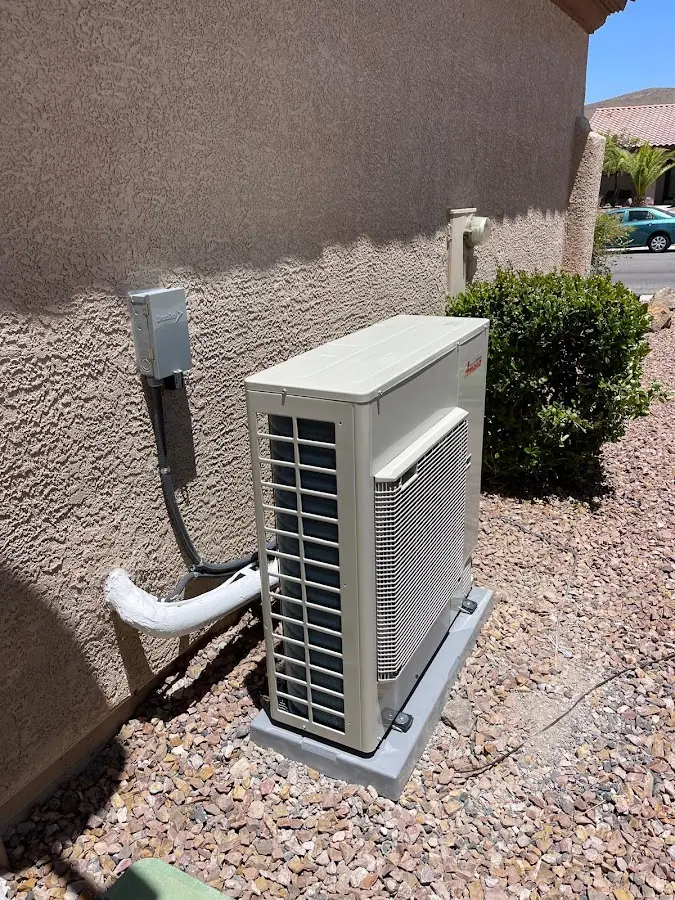 Residential air conditioning condenser unit in Santa Maria